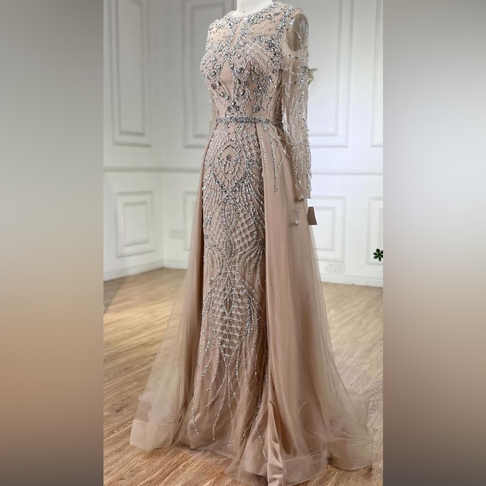 Lovely Dress View 2